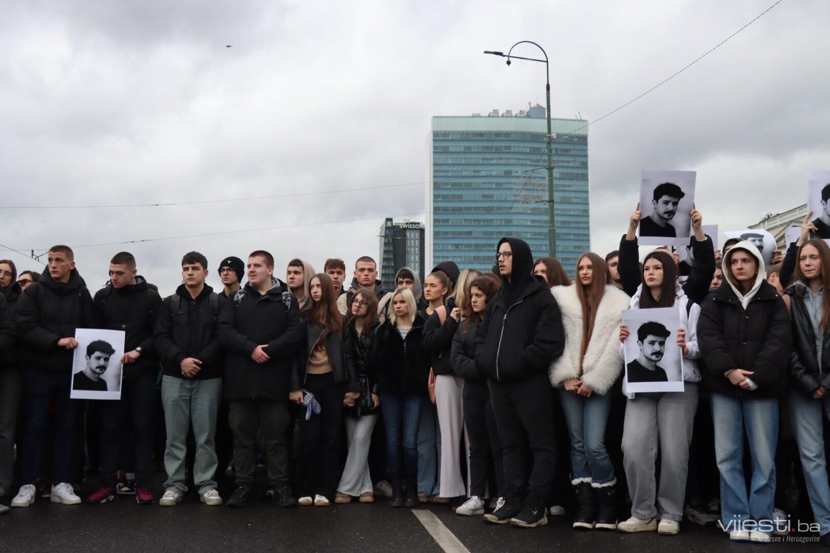 Mladi blokirali glavnu ulicu, veliki protest u Sarajevu
