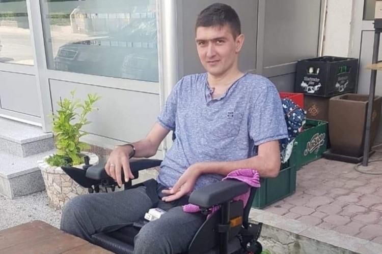 Mladi Fočak Nemanja Starović preminuo od korone
