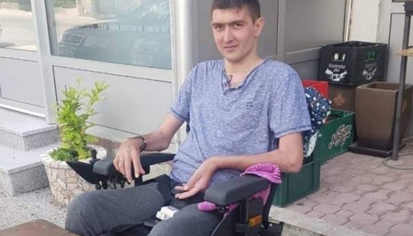 Mladi Fočak Nemanja Starović preminuo od korone