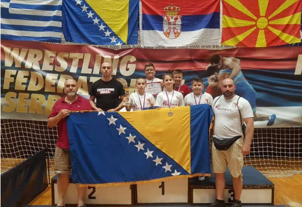 Mladi hrvači Bosne osvojili tri zlata na turniru u Mladenovcu