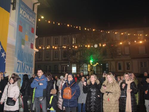 Mladi muzičari uz pjesmu i kestenje uljepšali večer u okviru Zimskog grada Konjic