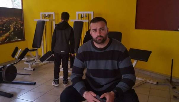Mladi Srebreničanin otvorio teretanu u svom gradu, prilika za mlade za rekreaciju i druženje