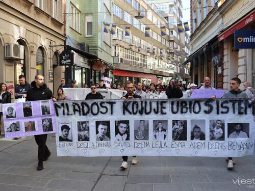 Mladi šetali centrom Sarajeva, protest znatno manji