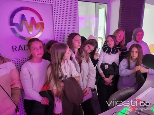 Mladi u posjeti Radio M Media Group