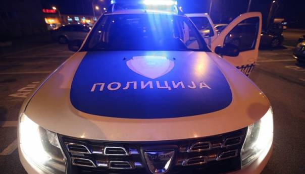 Mladić automobilom uletio u Drinu, otvorio šiber i nestao u vodi