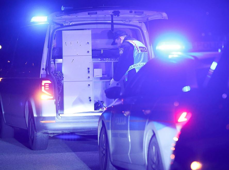 Mladić i djevojka brutalno napadnuti dok su sjedili u autu usred noći
