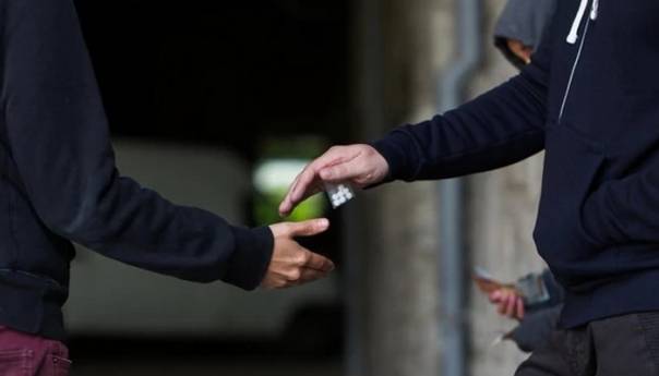 Mladić iz Bijeljine optužen da je prodavao drogu