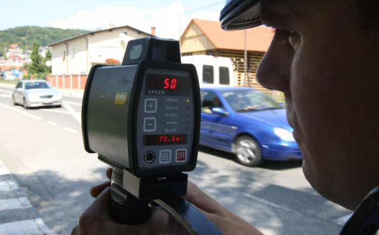 Mladić iz Donjeg Vakufa prekoračio brzinu za 84 kilometra na sat