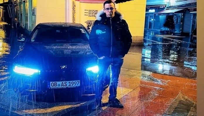 Mladić koji je pozirao pored BMW-a na Kapiji uputio javno izvinjenje