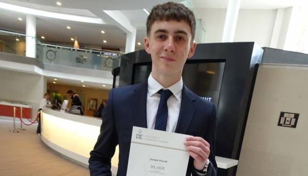 Mladić se probudio iz kome nakon gotovo godinu dana, nesvjestan pandemije