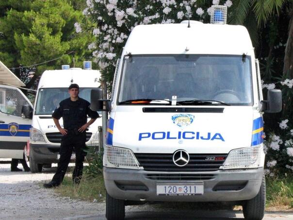 Mladić u Dalmaciji uhapšen zbog silovanja i iskorištavanja djece za pornografiju