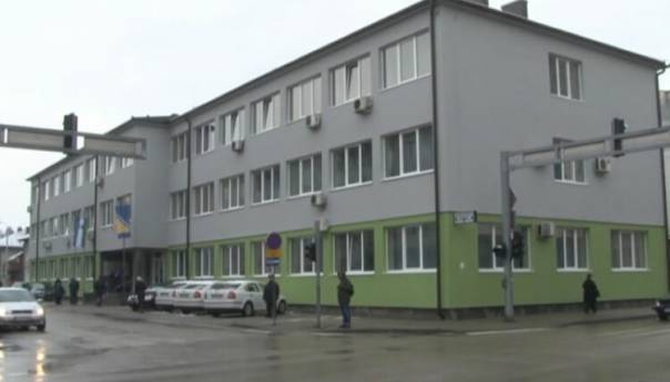 Mladića tukli i prijetili mu puškom, sve snimali pa objavili