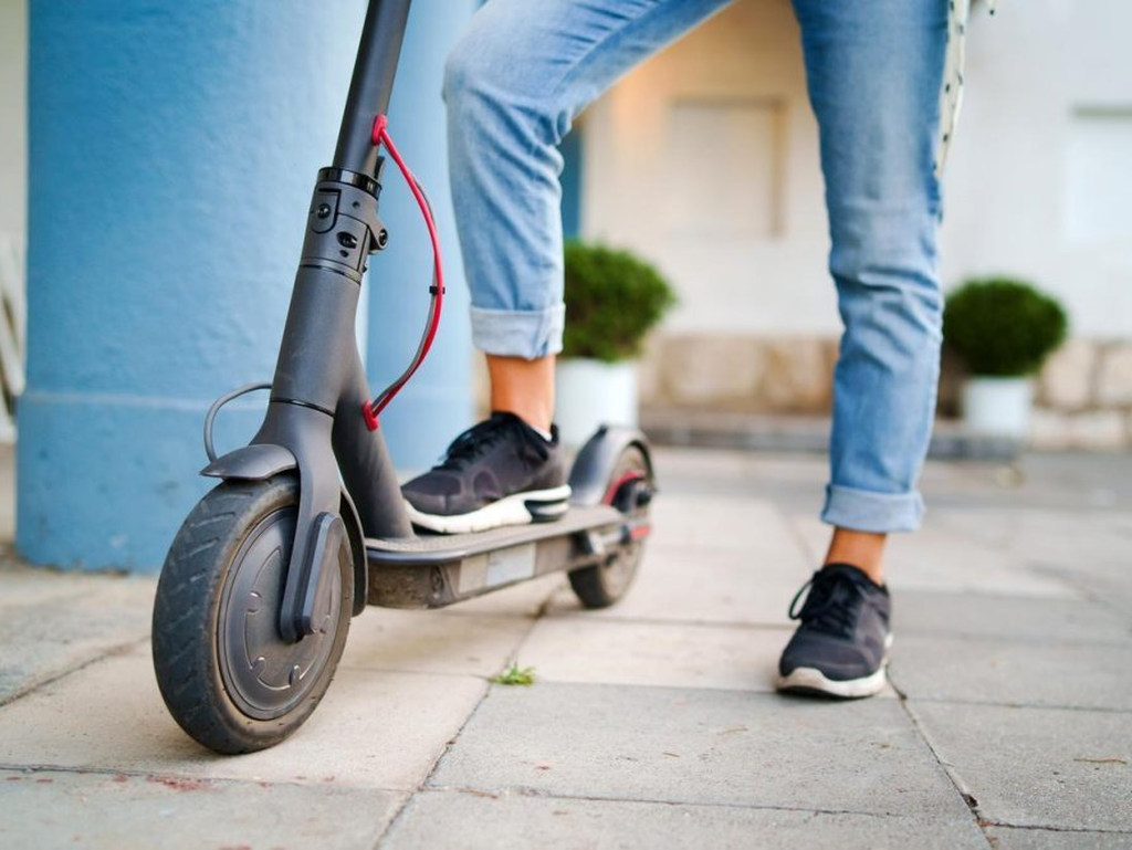 Mladići iz BiH i Srbije pali sa električnog skutera, obojica bili drogirani