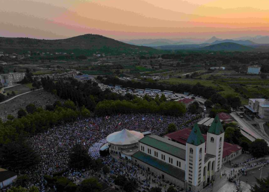 Mladifest u Međugorju privukao impresivan broj hodočasnika i svećenika