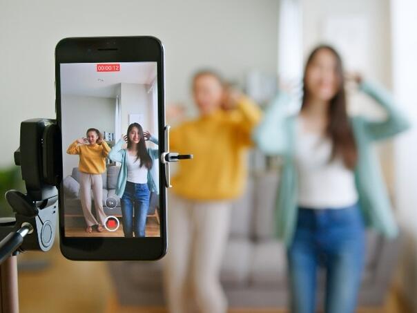 Mladima iz BiH influenseri značajno utiču na samopouzdanje