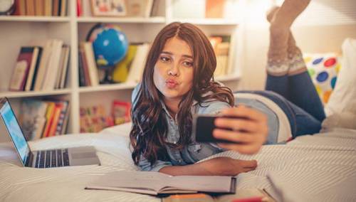 Mlađi od 16 godina na društvenim mrežama samo uz saglasnost roditelja