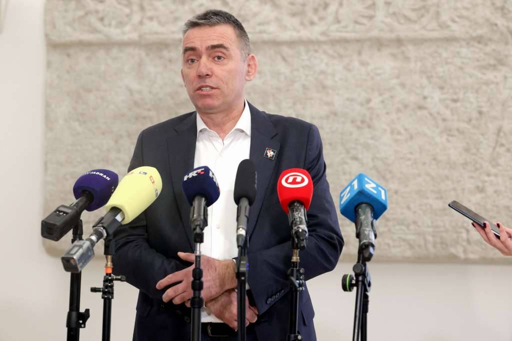 Mlinarić predao DORH-u nadopunu kaznene prijave za ratne zločine, obuhvaća 64 oficira JNA