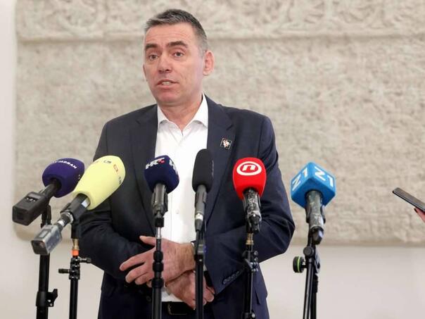 Mlinarić predao DORH-u nadopunu kaznene prijave za ratne zločine, obuhvaća 64 oficira JNA