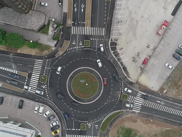 Mnogi ne znaju pravila: Kako treba voziti u kružnom toku