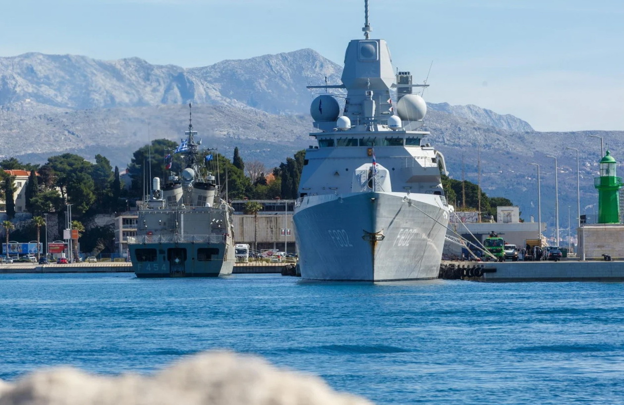 Moćni ratni brodovi NATO-a u splitskoj luci