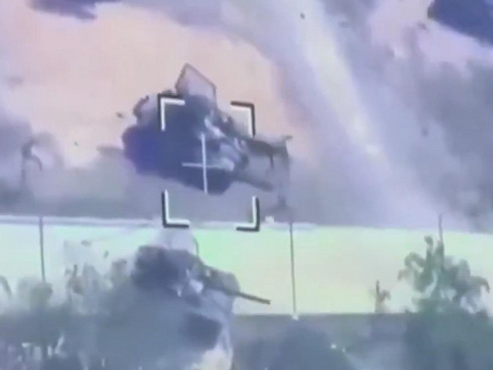 Moćni ukrajinski tenk snimljen u akciji - na granici Tajlanda i Kambodže!