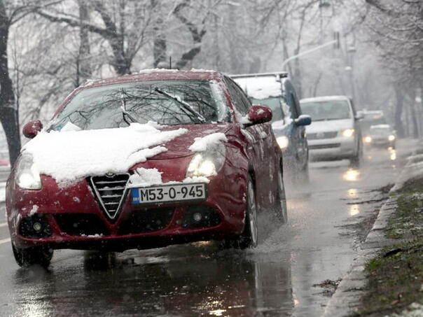 Mokar kolovoz, oprez zbog snijega, poledice i odrona