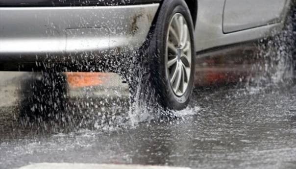 Mokri kolovozi, oprez zbog odrona