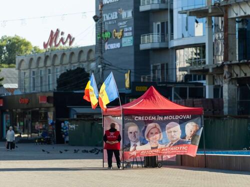 Moldavija se pred izbore suočava s miješanjem Kremlja dok podrška SAD-a opada