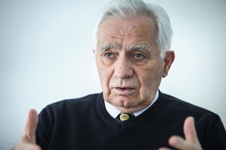 Momčilo Krajišnik već tri dana na respiratoru