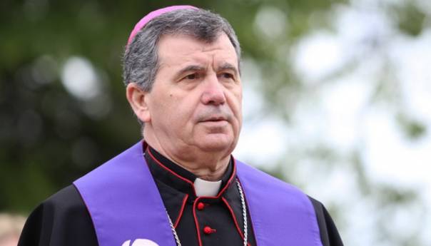 mons. TOMO VUKŠIĆ - UPORNO GRADITI MIR