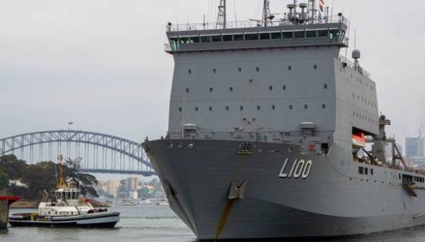 Mornarica u Australiji zbog požara evakuisala oko 1.000 turista i stanovnika