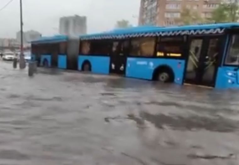 Moskva pod vodom: Oluja i obilna kiša pogodila glavni grad Rusije
