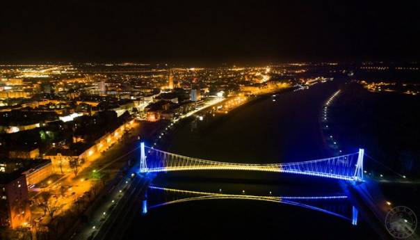 Most u Osijeku zasijao u bojama zastave BiH