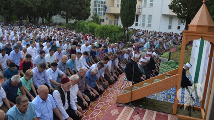 Mostar: Bajram namaz u svim džamijama, središnja svečanost u Sjevernom logoru