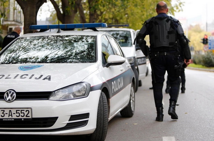 Mostar: Bježao s drogom od policije pa izazvao saobraćajnu nesreću