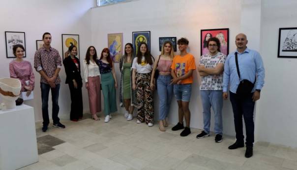 Mostar: Izložba maturalnih radova srednje škole Gabrijela Jurkića