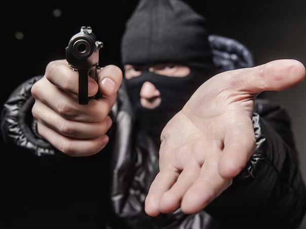 Mostar: Maskiran i naoružan muškarac opljačkao trgovinu