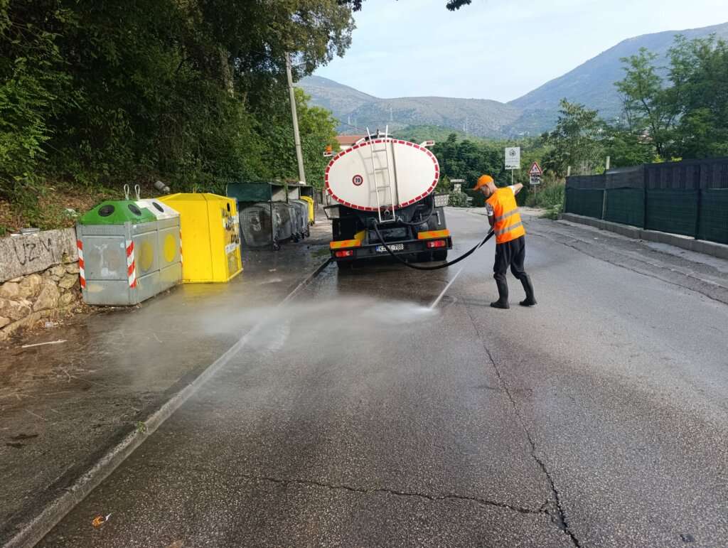 Mostar: Otpad se privremeno odvozi na deponiju Mošćanica, u toku čišćenje ulica