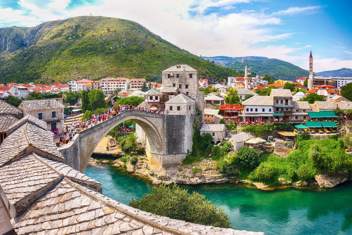 Mostar potrošio sve obrasce uvjerenja o državljanstvu, očekuje se nestašica rodnih listova
