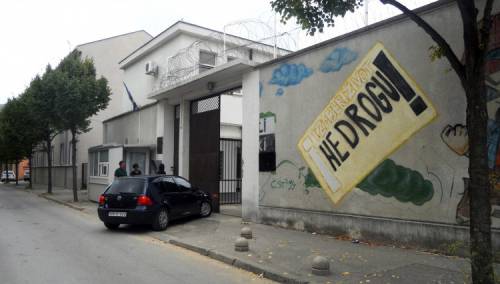 Mostar: Pritvorenik pokušao pobjeći iz zatvora pa pao s drveta