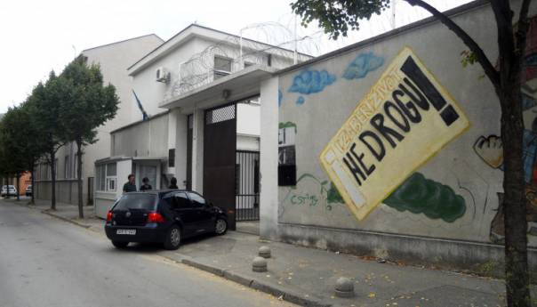 Mostar: Pritvorenik pokušao pobjeći iz zatvora pa pao s drveta