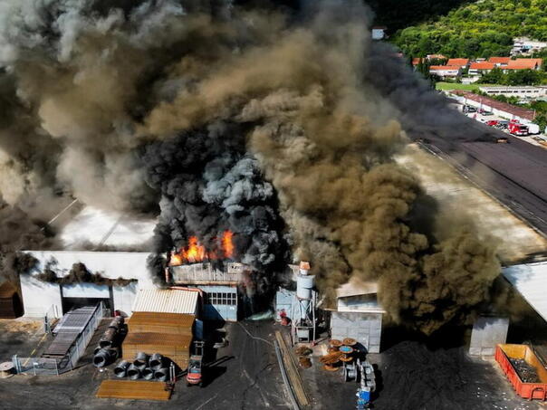 Mostar: U požaru potpuno izgorjela firma Ferro Keš