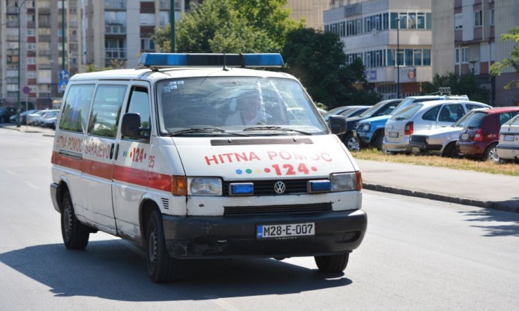 Mostar: U sudaru vozila Hitne pomoći i golfa povrijeđeno više osoba