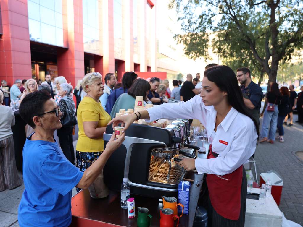 Mostar u znaku kafe: Mjesto susreta, druženja, pa čak i ljubavi