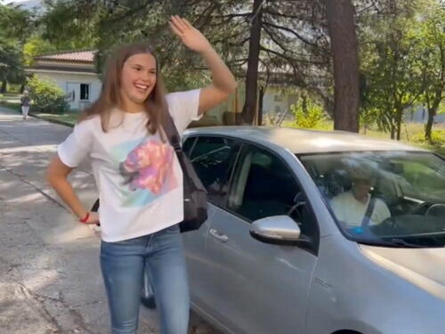 Mostar: Učenici i profesori priredili sjajan doček Lani Pudar