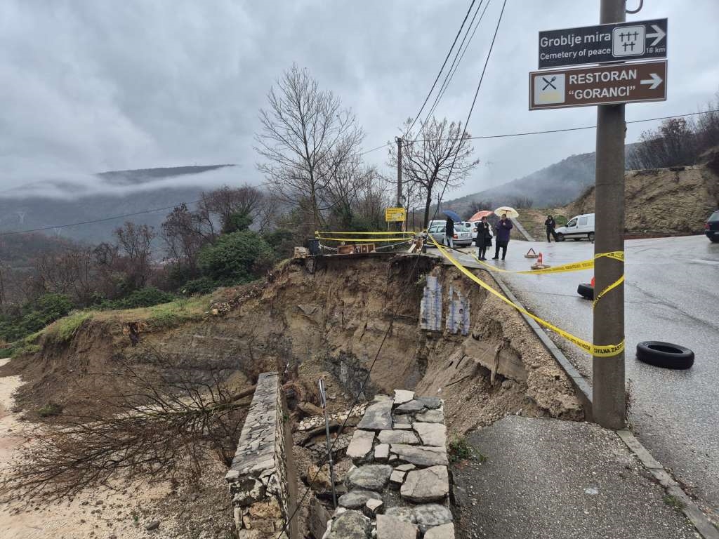 Mostar: Zbog odrona u naselju Cim, promet prema Gorancima u prekidu