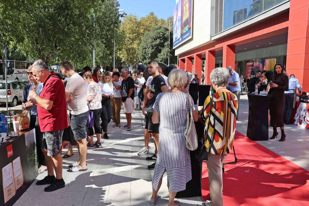 Foto: Mostarci obilježili Međunarodni dan kafe