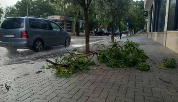 Mostarski vatrogasci imali veći broj intervencija radi olujnog nevremena