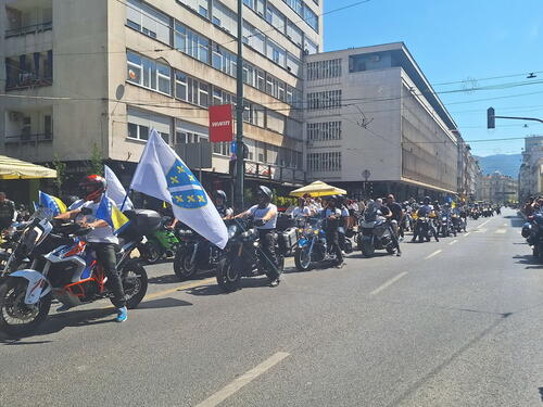 Moto Maraton krenuo iz Sarajeva na posljednji ispraćaj žrtava genocida u Potočare