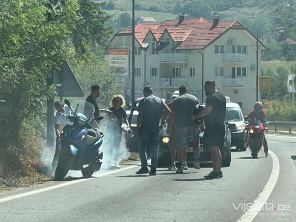 Motocikl planuo u vožnji, prolaznici gasili požar